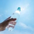 暑い日には炭酸水で水分補給をしよう！その隠された効果とは？